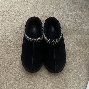 UGG Black Talismans